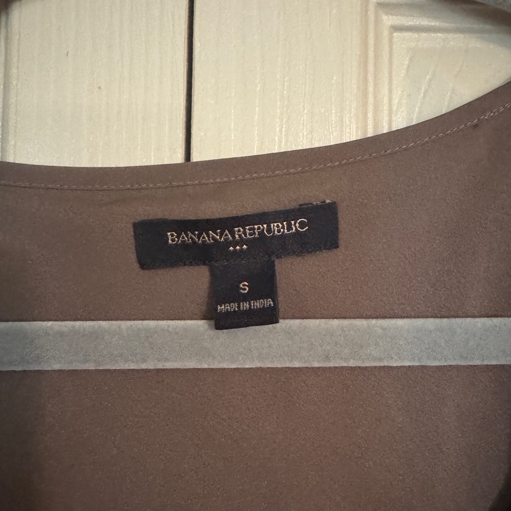 Banana Republic Brown Ruffled Sleeveless Blouse - Picture 3 of 3